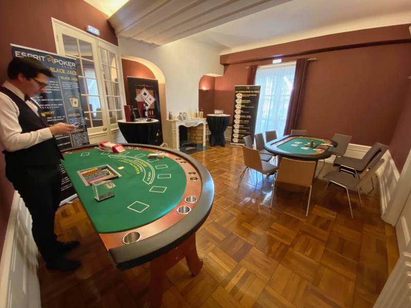 Animation Casino dans les salons magnifiques du château de Montchat à Lyon pour un séminaire d'entreprise