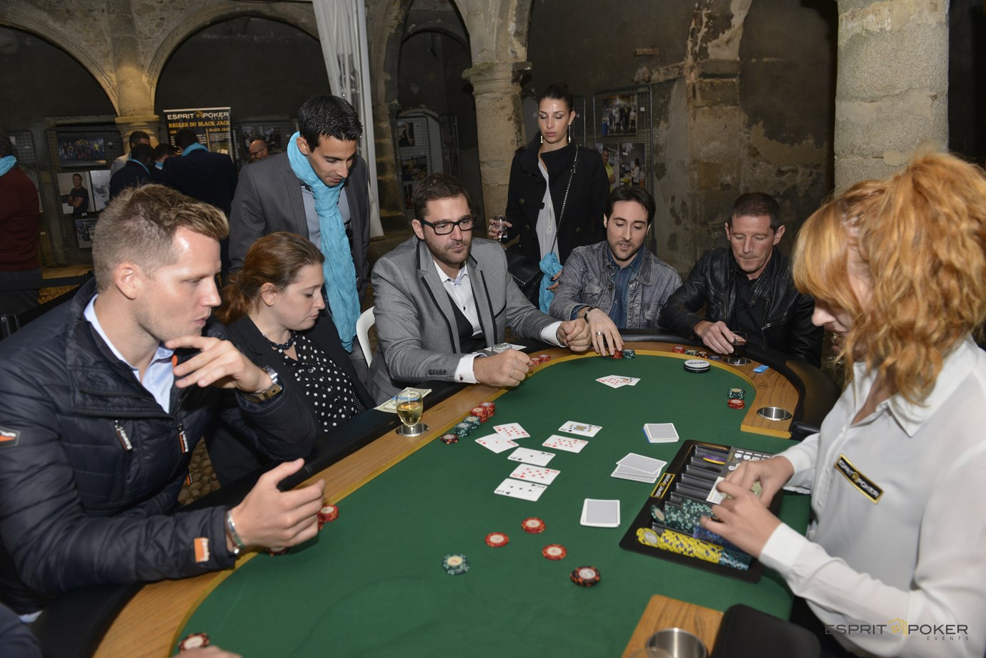 jouez au poker à valence pour une soirée entreprise