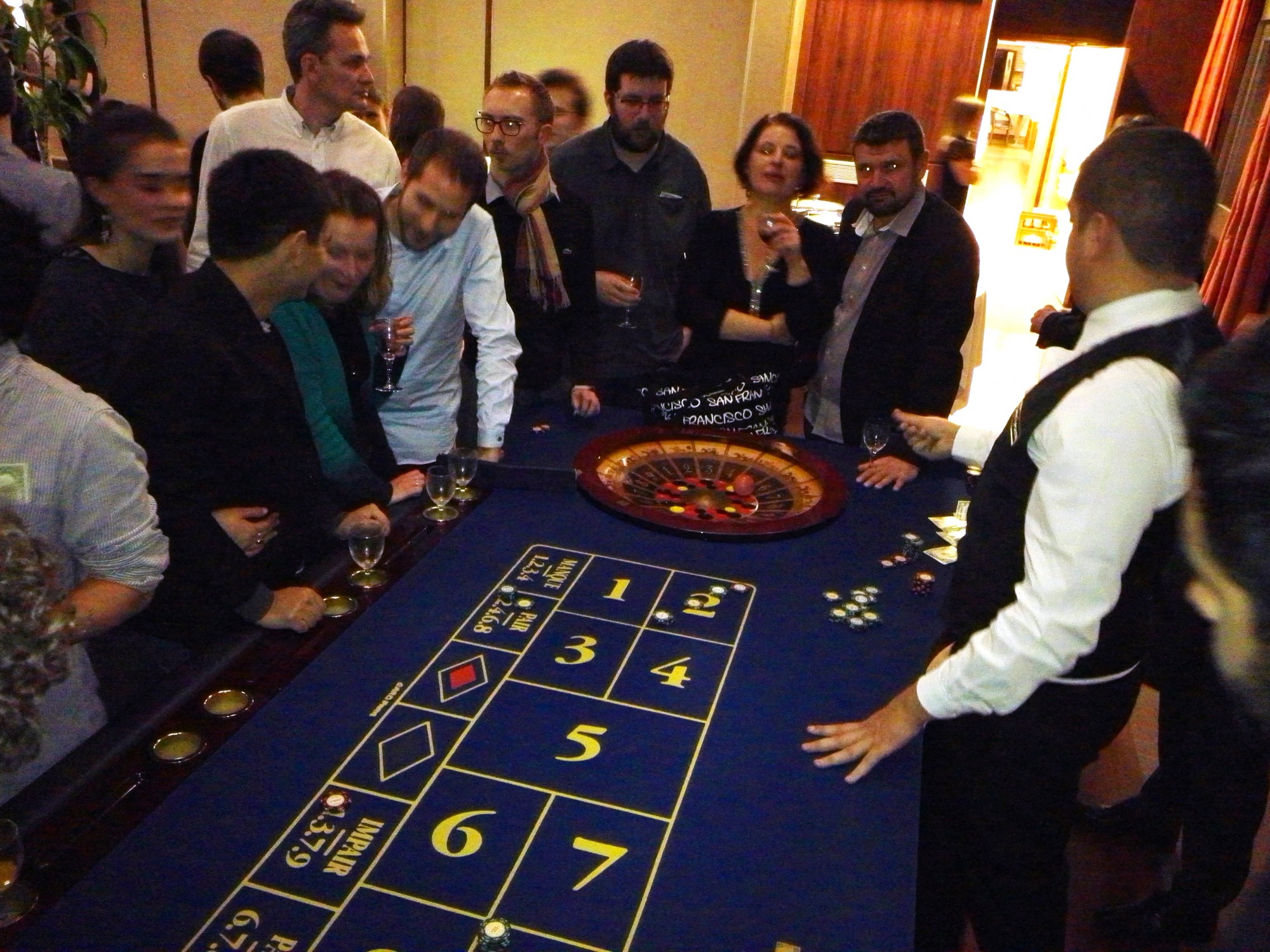 La table de casino boule permet d'accueillir de nombreux invités et se révèle intéressante dans l'organisation de grands séminaires