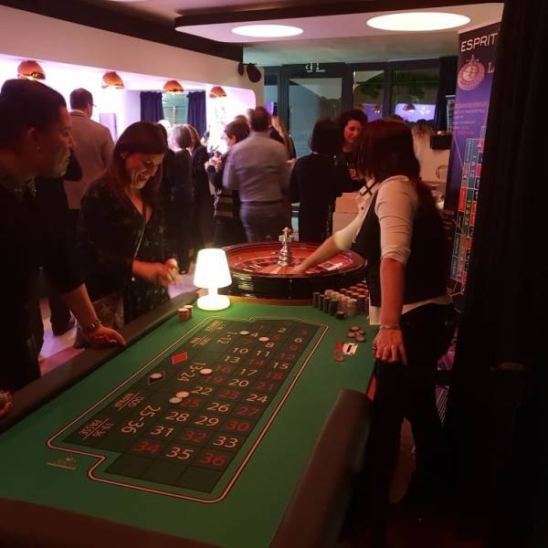 Une animation roulette dans le Roofbar du Rooftop 52 à Lyon Confluence