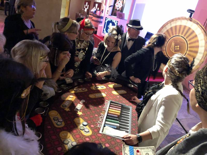La Roue de la Fortune dans une soirée à thème Années Folles Prohibition à Lyon pour un anniversaire