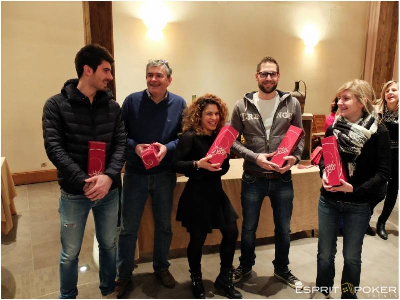 Les gagnants d'une animation oenologique en team building dans le Beaujolais