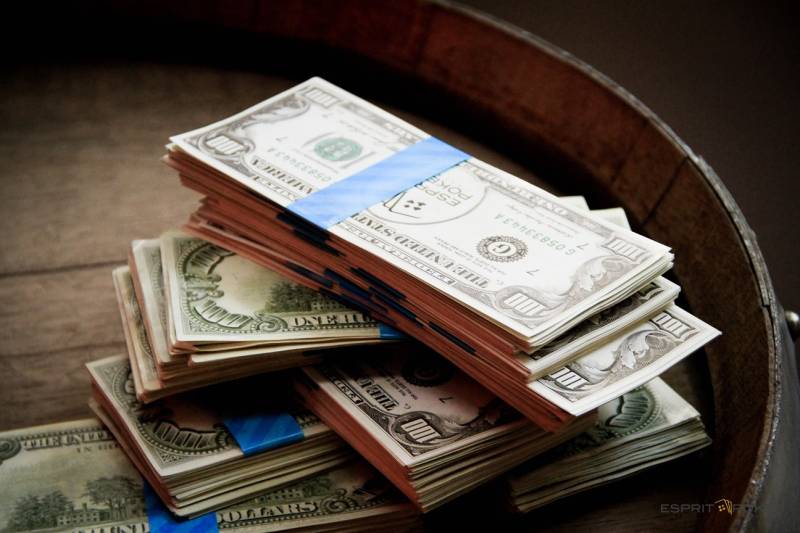 Des liasses de 1000$ factices sont distribuées au début de nos animations Casino pour le côté immersif