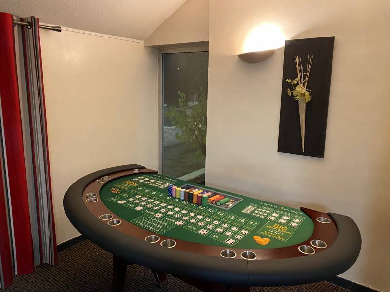 Les dés sont jetés aux Sic Bo : vous allez vous détendre et adorer cette animation à l'Hotel les Oliviers