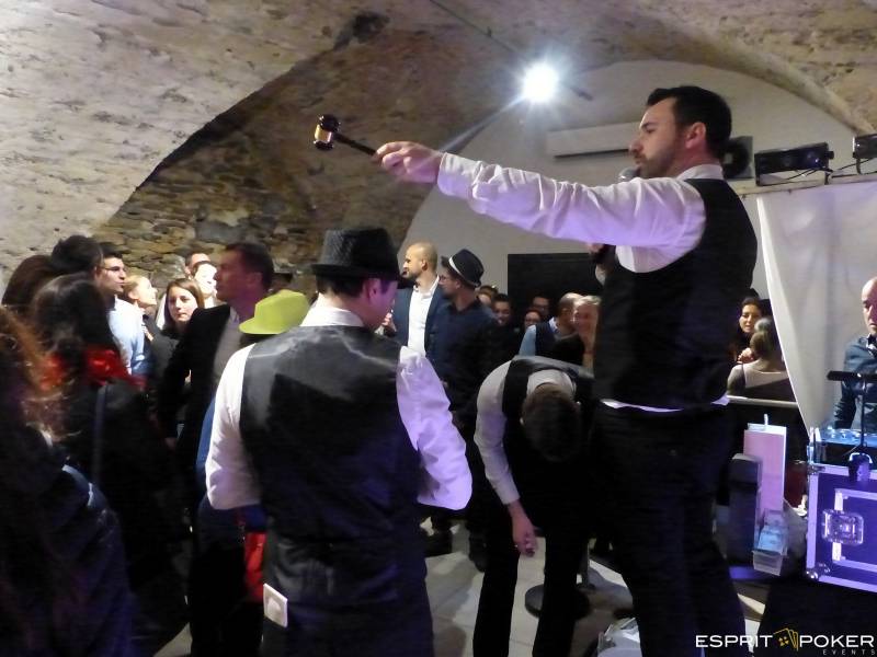 Vente aux enchères lors d'une soirée animation casino entreprise à Lyon