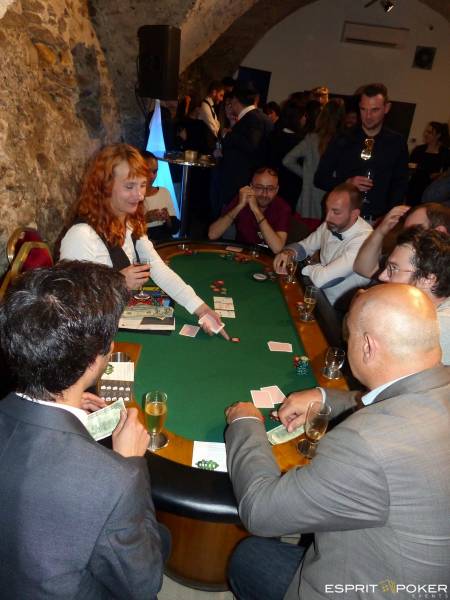 Table de Poker lors d'une soirée animation casino entreprise à Lyon
