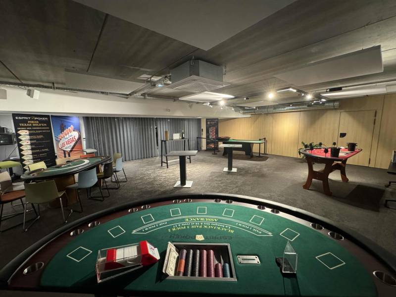 Animation Casino avec plusieurs tables de jeux véritables une idée originale pour votre soirée d'entreprise