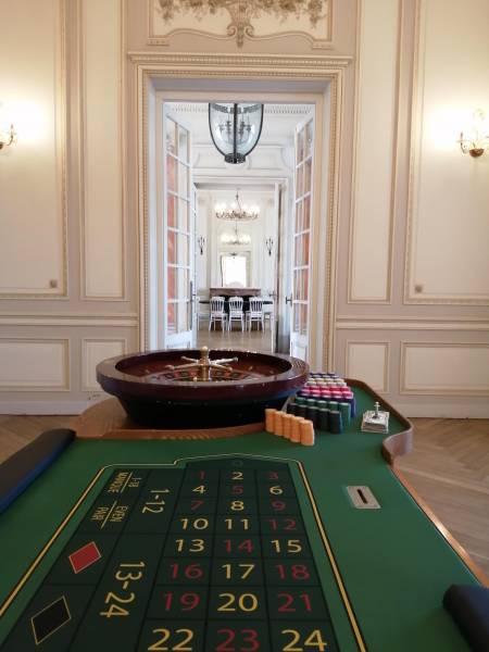 La table de Roulette dans un bel écrin, le salon Louis Lumière du Château de Rajat