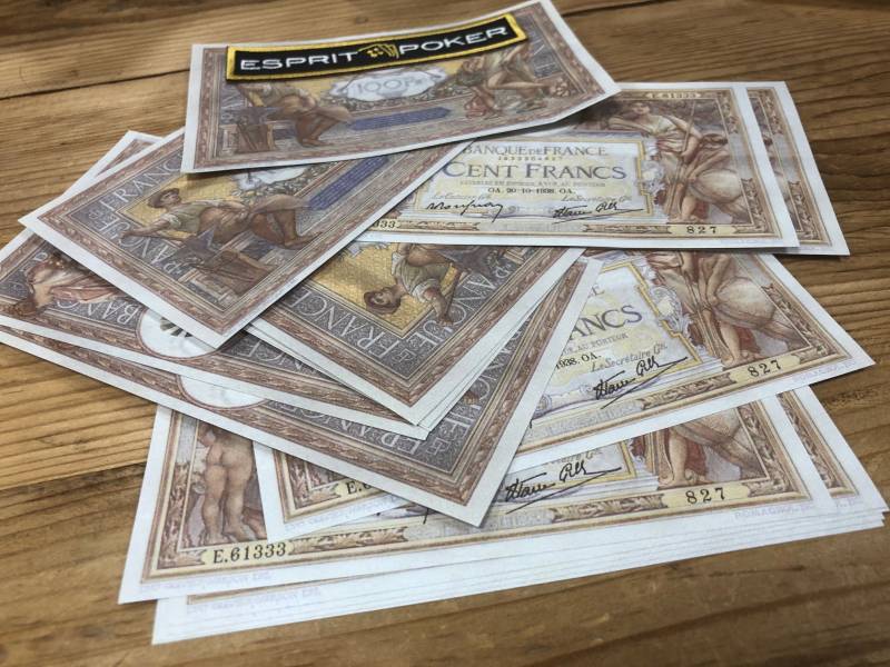 Immergez vous dans le style art nouveau en distribuant aux invités de votre soirée d'entreprise une liasse de vieux francs