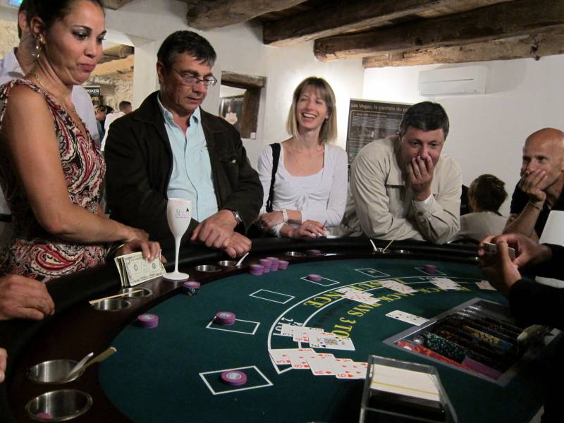 Table de Black Jack animée au domaine de Suzel à Vignieu proche de Bourgoin-Jallieu