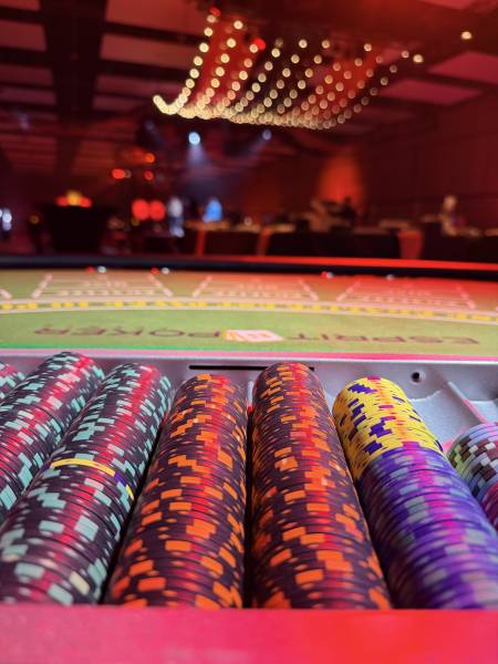 Table de casino Esprit Poker pour soirée d'entreprise de fin d'année à Lyon