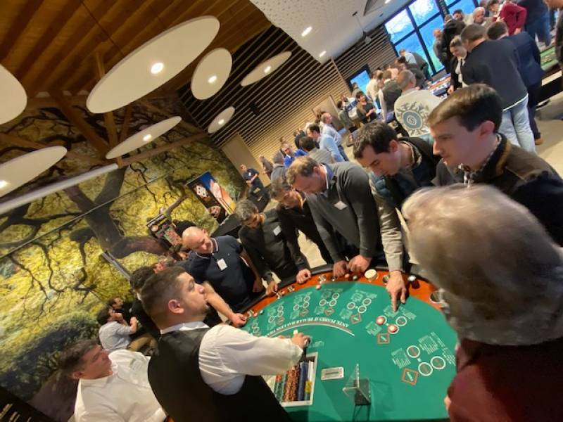 Ultimate Poker faites vibrer vos salariés au rythme du casino lors de votre fête d'entreprise à Valence