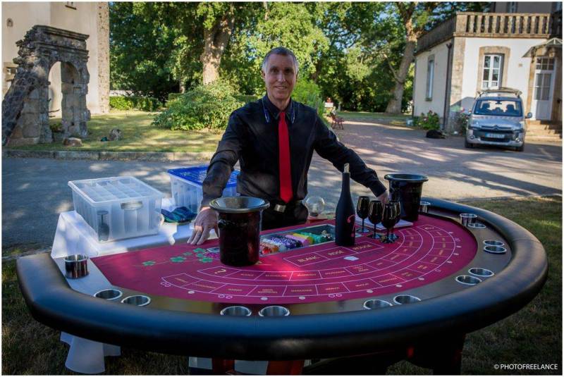 Dégustation de vins lors d'un mariage dans un château
