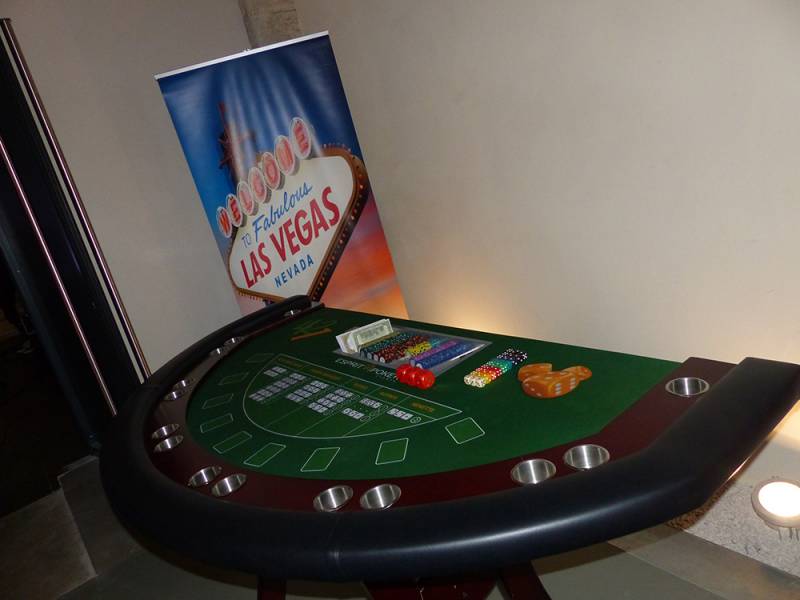 Plongez dans la fièvre du jeu lors de votre évènement entreprise à Dijon : atelier dés de la fortune 421 au caveau des ducs