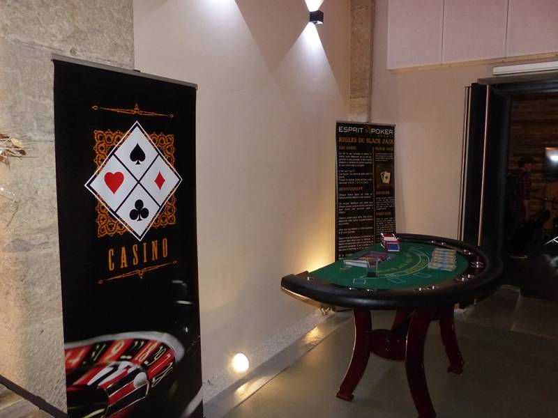 Une table de Black Jack au caveau des Ducs en Bourgogne
