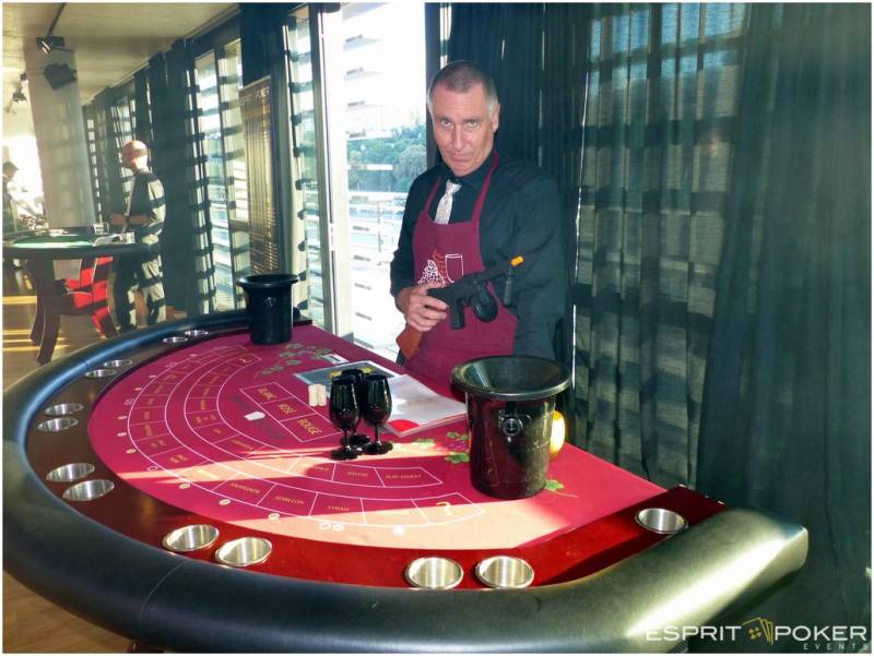 Une dégustation de vins oenologique dans le Roofbar du Rooftop 52 à Lyon Confluence