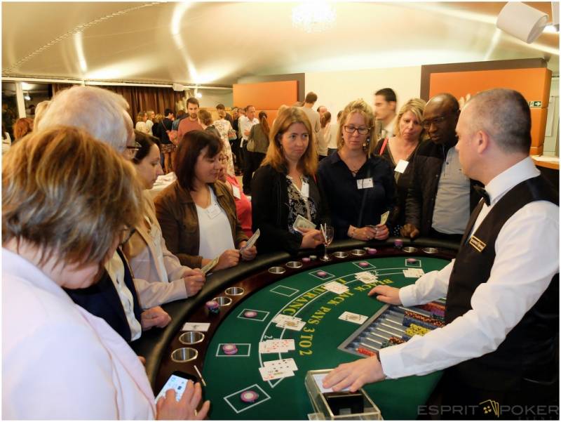 Animation casino dans les salons de l'Imperial Palace au bord du lac d'Annecy