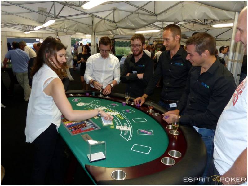 Inauguration de locaux d'entreprise sous chapiteau
