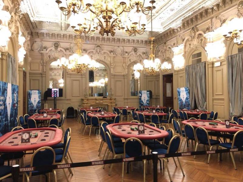 Organisation de tournois de Poker de qualité professionnelle pour tous vos événements, avec initiations pour les néophytes