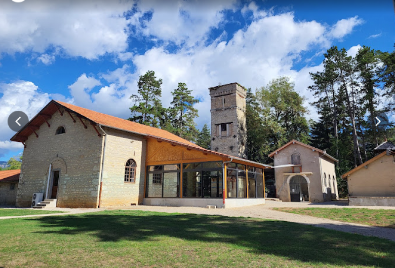 Organisez votre événement au Domaine des Cèdres à Villebois avec une animation Casino Esprit Poker