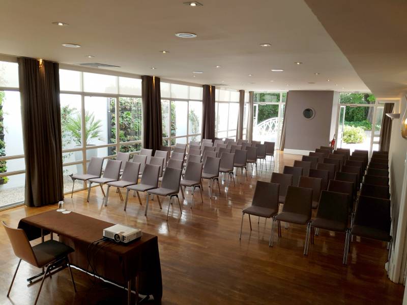 Configuration plénière de la salle de réception du château de Montchat à Lyon