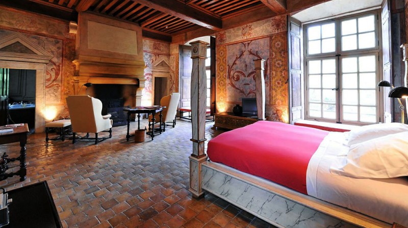 Une chambre de château de Bagnols pour vos réceptions d'entreprise à 20 minutes de Lyon