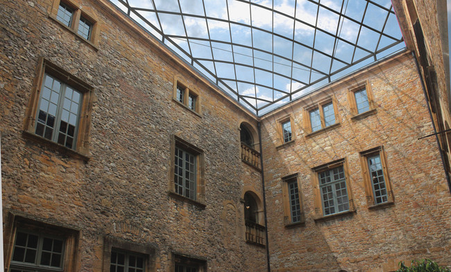 la cour intérieure du château un cadre splendide pour vos animations casino