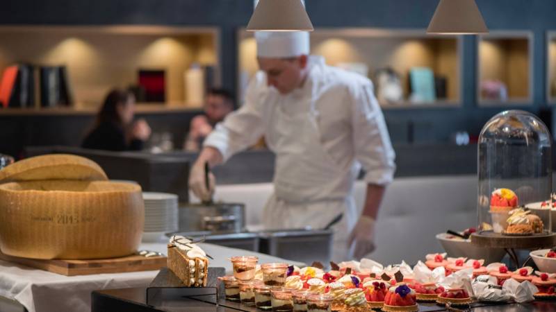 Profitez d'un cocktail dînatoire savoureux pour votre évènement entreprise au Marriott Lyon