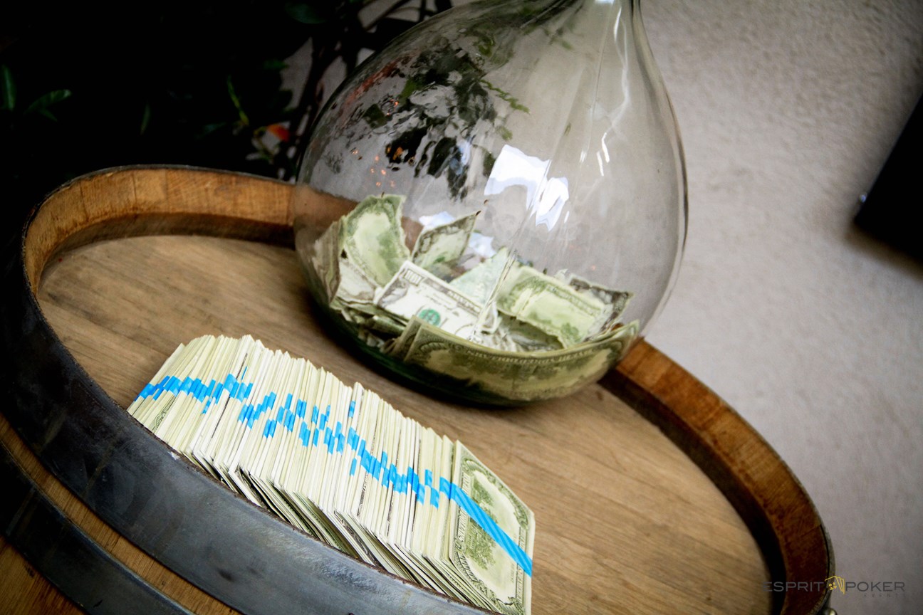 Décoration et billets factices personnalisés pour Soirée Casino