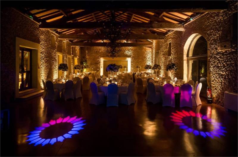 Salle cuvage de 250m& pour vos réceptions et évènements professionnels et privées dans le Beaujolais