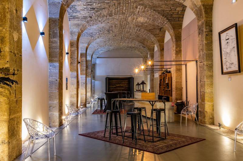 A quelques pas des plus grands crus de Bourgogne organisez uen dégustation oenologique au Caveau des Ducs avec nos ateliers casino des vins