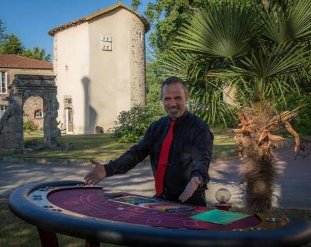 Notre zone d'activité pour ce service Animation de soirée casino sur-mesure avec croupiers expérimentés et ambiance personnalisée pour événements d’entreprise réussis